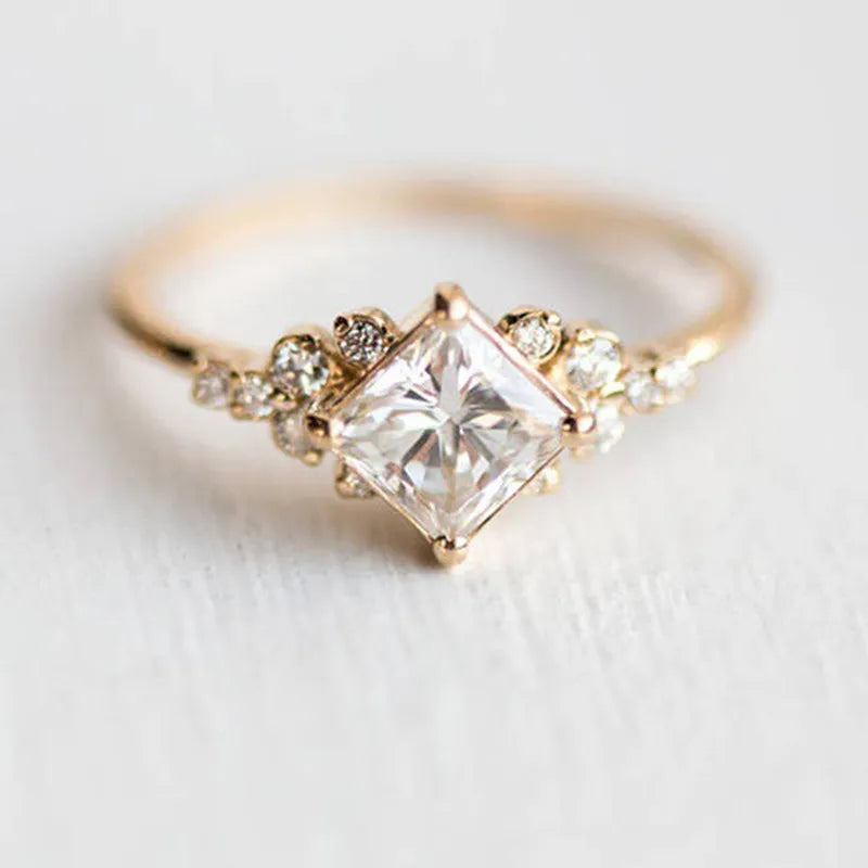 Karen - Anello Elegante Regina Delysian