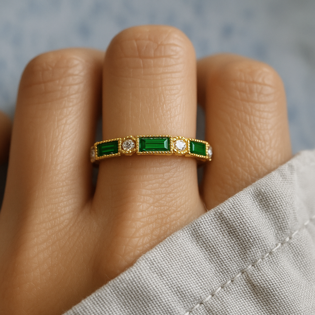 Alex - Anello in oro con zirconia verde incastonata