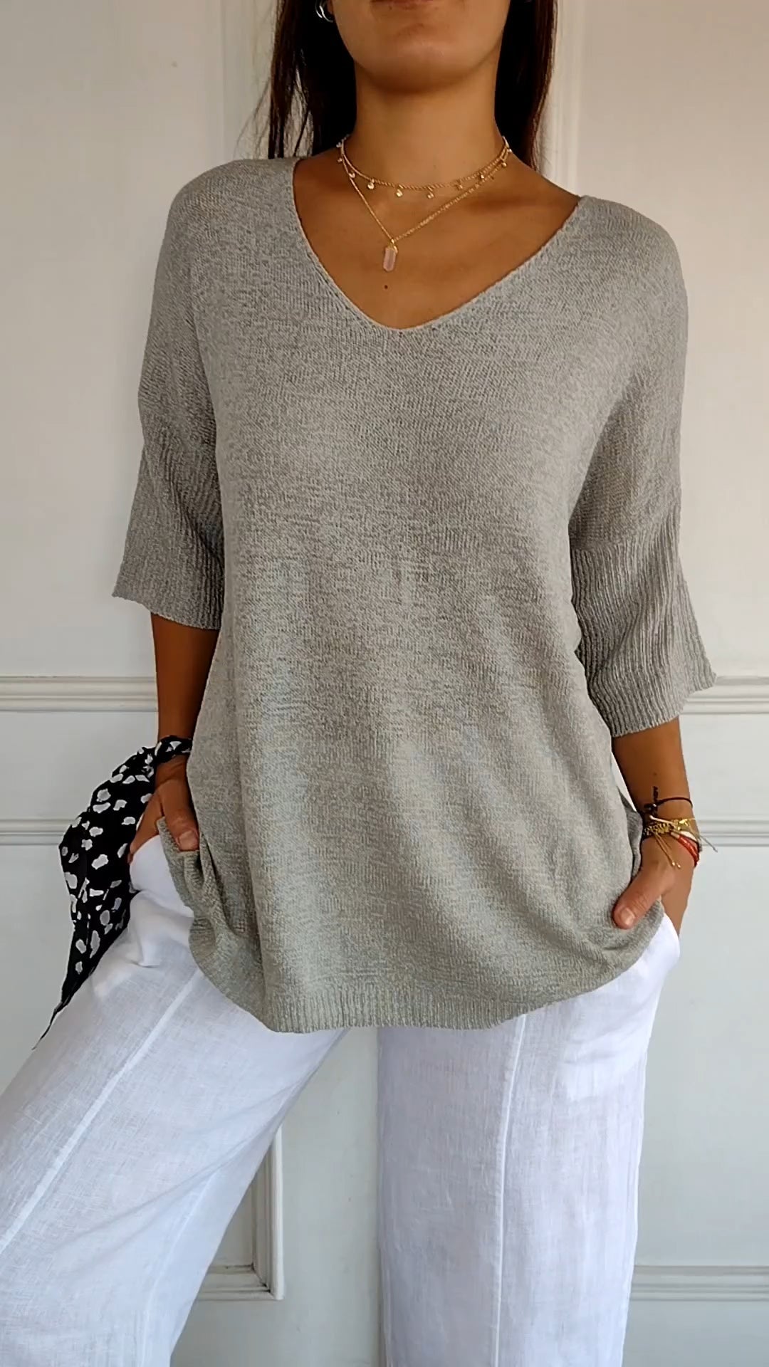 Top primaverile con scollatura a V