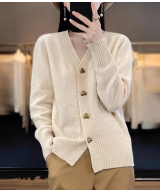Adele | Cardigan Elegante con Bottoni a Cuore